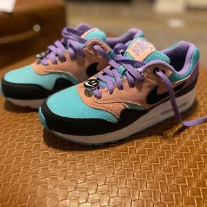 Have a Nike day Air Max 1